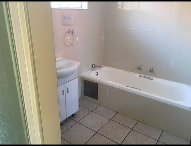 3 BEDROOM PROPERTY TO RENT IN EAST LYNNE